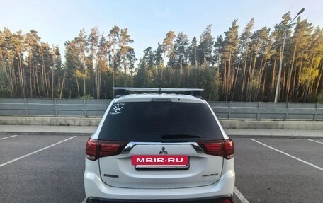 Mitsubishi Outlander III рестайлинг 3, 2016 год, 1 520 000 рублей, 4 фотография