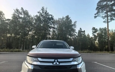 Mitsubishi Outlander III рестайлинг 3, 2016 год, 1 520 000 рублей, 3 фотография