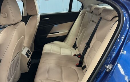 Jaguar XE I рестайлинг, 2015 год, 2 480 000 рублей, 9 фотография