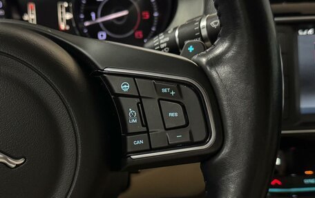 Jaguar XE I рестайлинг, 2015 год, 2 480 000 рублей, 17 фотография