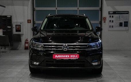 Volkswagen Tiguan II, 2020 год, 2 790 000 рублей, 2 фотография