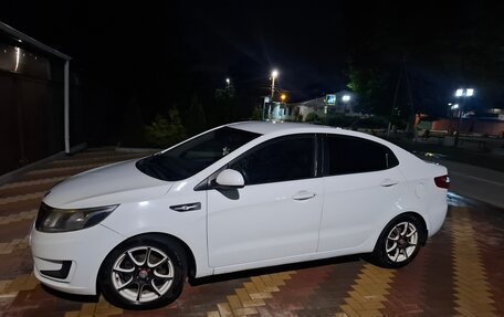 KIA Rio III рестайлинг, 2013 год, 800 000 рублей, 2 фотография