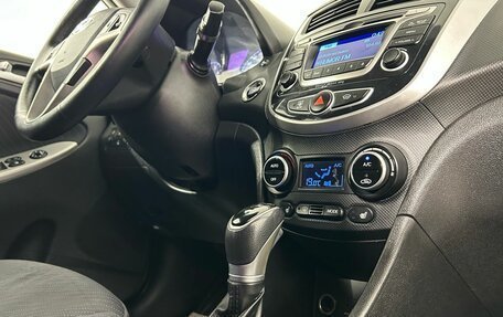 Hyundai Solaris II рестайлинг, 2016 год, 900 000 рублей, 24 фотография