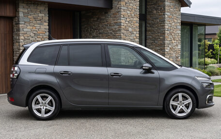Citroen C4 Picasso II рестайлинг, 2017 год, 1 350 000 рублей, 2 фотография