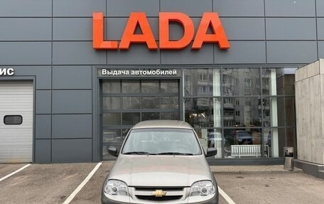 Chevrolet Niva I рестайлинг, 2015 год, 695 000 рублей, 2 фотография