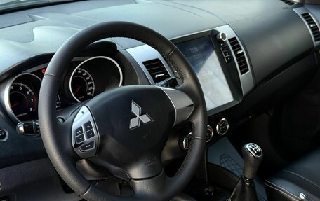 Mitsubishi Outlander III рестайлинг 3, 2011 год, 930 000 рублей, 16 фотография