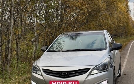 Hyundai Solaris II рестайлинг, 2015 год, 870 000 рублей, 2 фотография