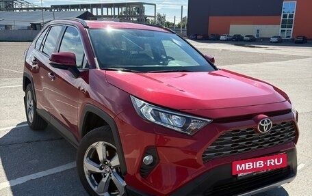 Toyota RAV4, 2021 год, 3 550 000 рублей, 3 фотография