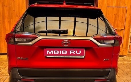 Toyota RAV4, 2021 год, 3 550 000 рублей, 10 фотография
