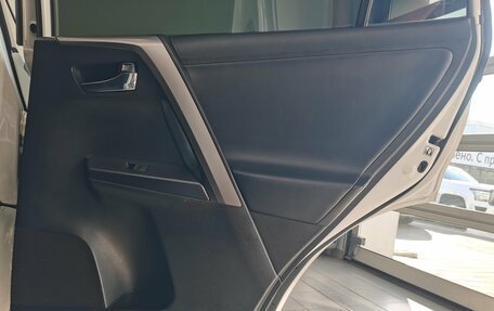 Toyota RAV4, 2015 год, 2 390 000 рублей, 33 фотография