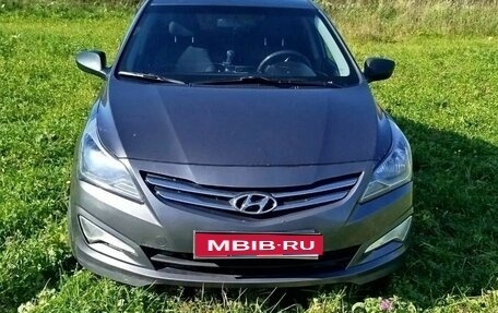 Hyundai Solaris II рестайлинг, 2015 год, 820 000 рублей, 1 фотография