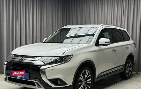 Mitsubishi Outlander III рестайлинг 3, 2019 год, 2 149 000 рублей, 1 фотография
