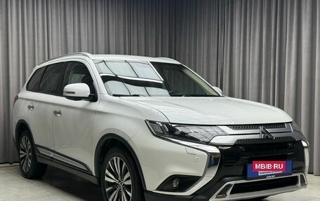 Mitsubishi Outlander III рестайлинг 3, 2019 год, 2 149 000 рублей, 3 фотография
