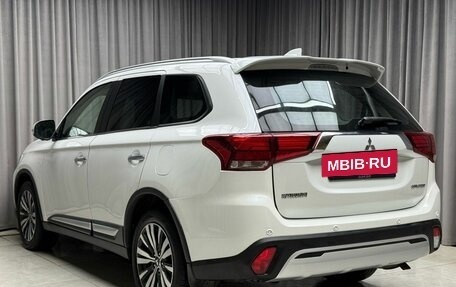 Mitsubishi Outlander III рестайлинг 3, 2019 год, 2 149 000 рублей, 6 фотография