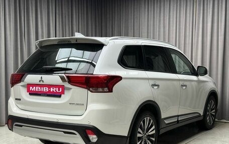 Mitsubishi Outlander III рестайлинг 3, 2019 год, 2 149 000 рублей, 4 фотография