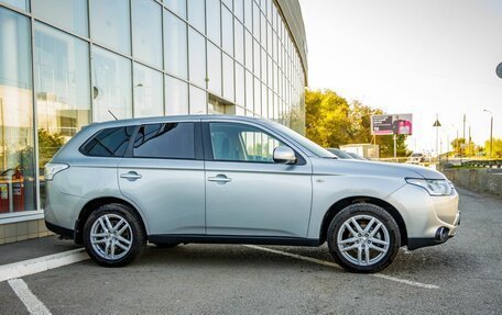 Mitsubishi Outlander III рестайлинг 3, 2014 год, 1 348 000 рублей, 8 фотография