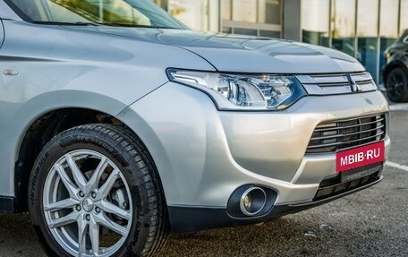 Mitsubishi Outlander III рестайлинг 3, 2014 год, 1 348 000 рублей, 10 фотография