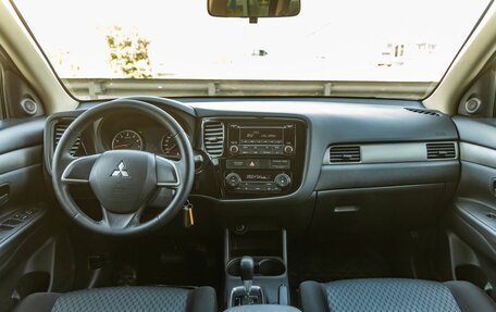 Mitsubishi Outlander III рестайлинг 3, 2014 год, 1 348 000 рублей, 13 фотография