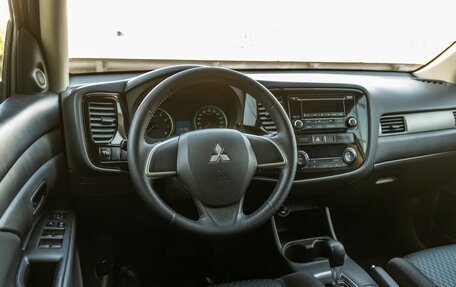 Mitsubishi Outlander III рестайлинг 3, 2014 год, 1 348 000 рублей, 14 фотография