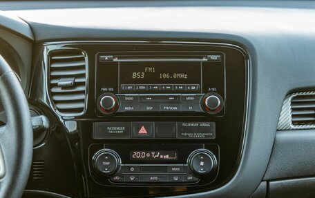 Mitsubishi Outlander III рестайлинг 3, 2014 год, 1 348 000 рублей, 16 фотография