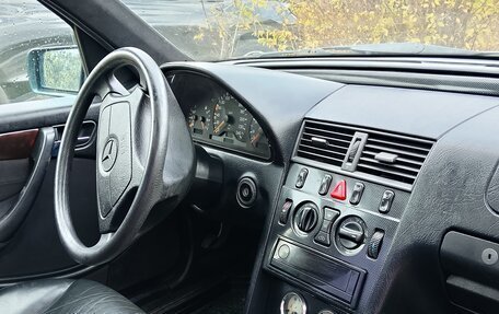 Mercedes-Benz C-Класс, 1997 год, 300 000 рублей, 7 фотография