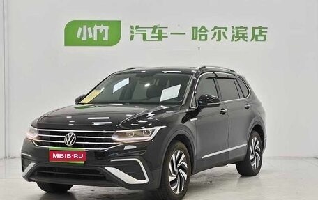 Volkswagen Tiguan II, 2022 год, 2 530 000 рублей, 1 фотография