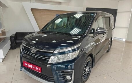 Toyota Voxy III, 2015 год, 1 800 000 рублей, 1 фотография