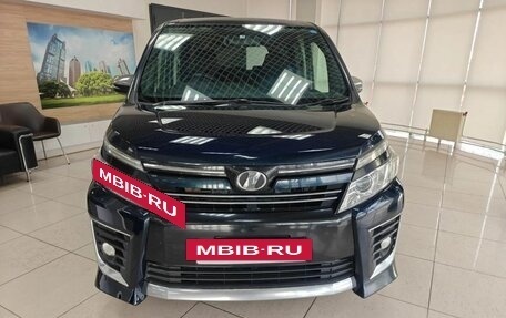 Toyota Voxy III, 2015 год, 1 800 000 рублей, 2 фотография