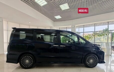 Toyota Voxy III, 2015 год, 1 800 000 рублей, 4 фотография