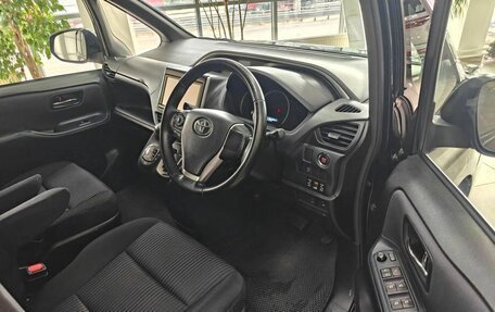 Toyota Voxy III, 2015 год, 1 800 000 рублей, 9 фотография