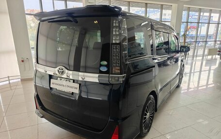 Toyota Voxy III, 2015 год, 1 800 000 рублей, 5 фотография