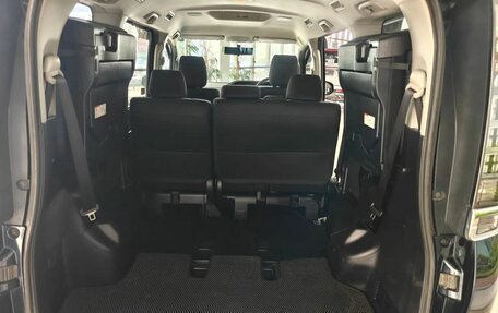 Toyota Voxy III, 2015 год, 1 800 000 рублей, 17 фотография