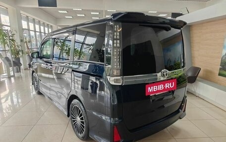 Toyota Voxy III, 2015 год, 1 800 000 рублей, 7 фотография