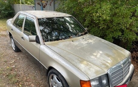 Mercedes-Benz E-Класс, 1992 год, 330 000 рублей, 2 фотография