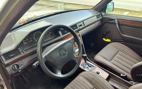 Mercedes-Benz E-Класс, 1992 год, 330 000 рублей, 3 фотография