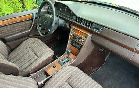 Mercedes-Benz E-Класс, 1992 год, 330 000 рублей, 6 фотография