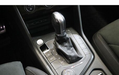 Volkswagen Tiguan II, 2019 год, 2 108 000 рублей, 14 фотография