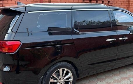KIA Carnival III, 2019 год, 3 200 000 рублей, 2 фотография