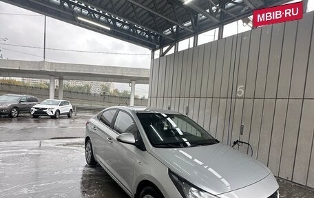Hyundai Solaris II рестайлинг, 2021 год, 1 590 000 рублей, 13 фотография