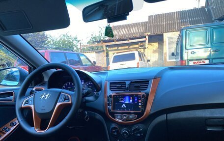 Hyundai Solaris II рестайлинг, 2015 год, 980 000 рублей, 8 фотография