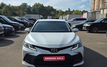 Toyota Camry, 2021 год, 2 000 000 рублей, 1 фотография