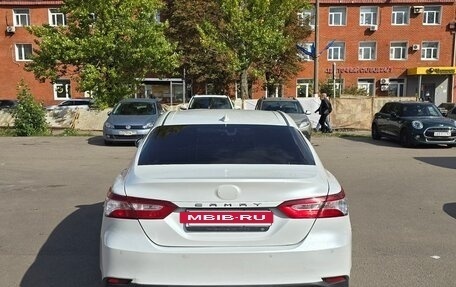 Toyota Camry, 2021 год, 2 000 000 рублей, 4 фотография