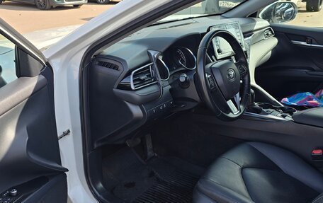 Toyota Camry, 2021 год, 2 000 000 рублей, 9 фотография