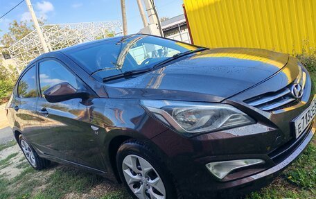 Hyundai Solaris II рестайлинг, 2015 год, 770 000 рублей, 2 фотография