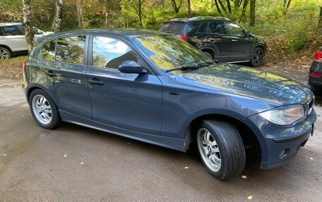 BMW 1 серия, 2005 год, 700 000 рублей, 2 фотография