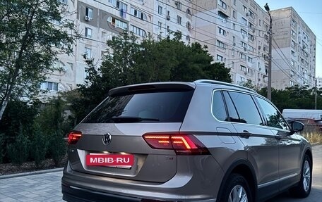 Volkswagen Tiguan II, 2017 год, 2 400 000 рублей, 3 фотография
