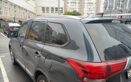 Mitsubishi Outlander III рестайлинг 3, 2019 год, 1 600 000 рублей, 4 фотография