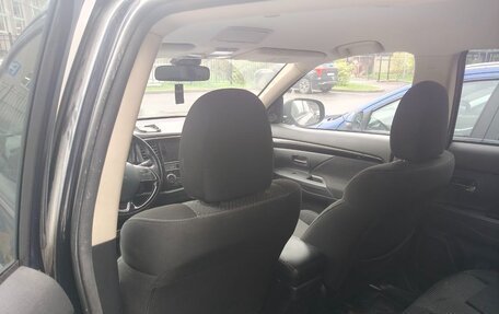 Mitsubishi Outlander III рестайлинг 3, 2019 год, 1 600 000 рублей, 5 фотография