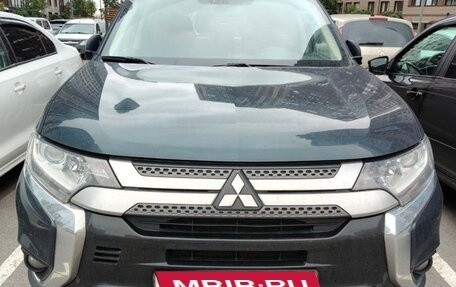 Mitsubishi Outlander III рестайлинг 3, 2019 год, 1 600 000 рублей, 9 фотография