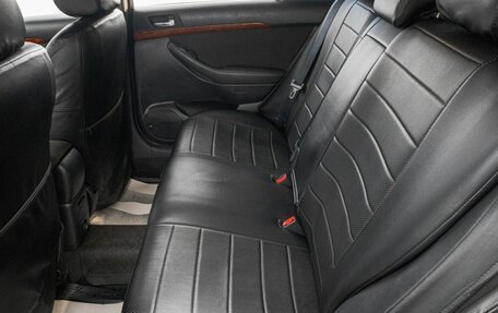 Toyota Avensis III рестайлинг, 2005 год, 739 000 рублей, 24 фотография